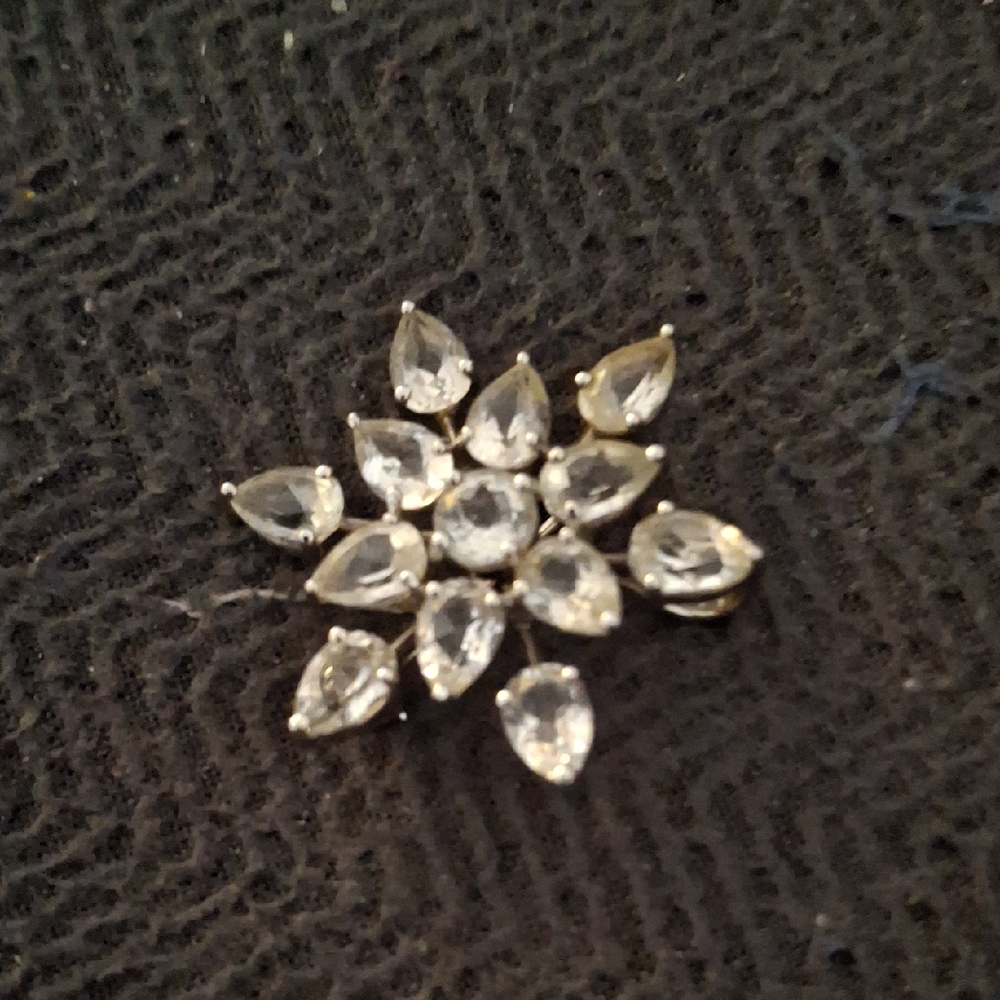 Dazzling Crystal Starburst Brooch